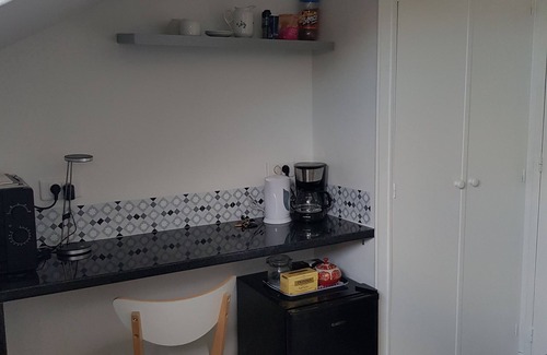 Beaute Baltard Apartment | Self-contained attic room in secure building (6th floor)
