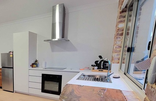 City Centre House | Self-Contained Garden Retreat – Quiet, Sunny, and Fully Equipped