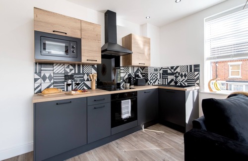 Rugby Apartment | Self Contained-Ibiza inspired 2 bed full Duplex Boutique Apartment