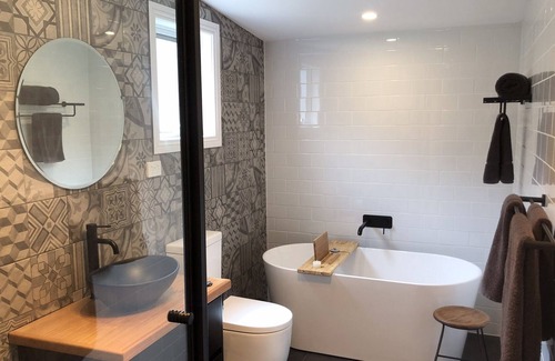 Mole Creek Apartment | Self-contained King suite, bath and shower, beautiful views, wood fire, Wifi