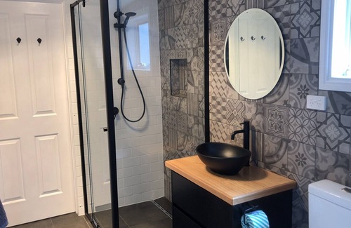 Mole Creek Apartment | Self-contained King suite, bath and shower, beautiful views, wood fire, Wifi