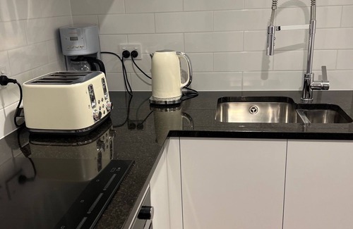 Aotea Bed & Breakfast | Self-contained nice 2 bedroom flat with own kitchenette, bathroom and entrance.