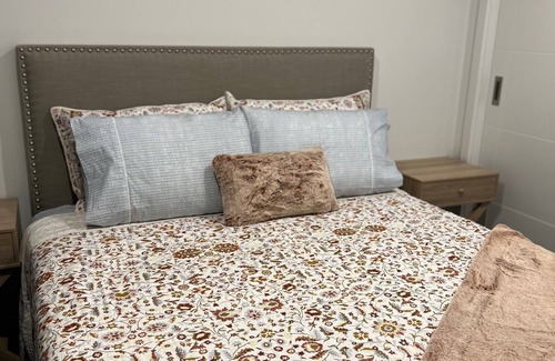Aotea Bed & Breakfast | Self-contained nice 2 bedroom flat with own kitchenette, bathroom and entrance.