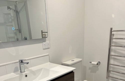 Aotea Bed & Breakfast | Self-contained nice 2 bedroom flat with own kitchenette, bathroom and entrance.