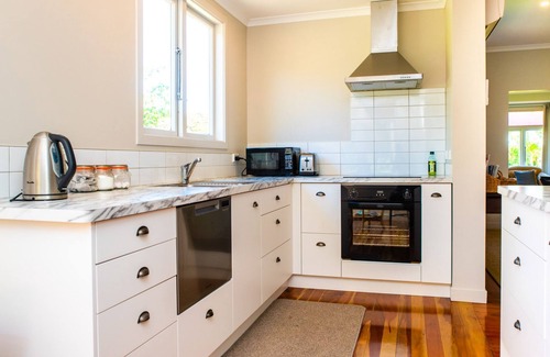 Havelock North Cottage | Self Contained roomy Wai iti Cottage.Havelock Nth
