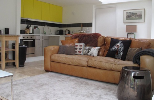 Diss Apartment | Self-contained Studio/Apartment with a well equipped kitchen & private bathroom