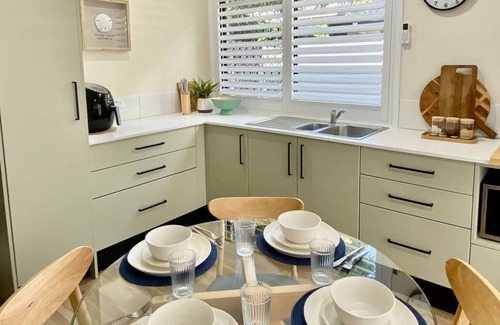 Pimpama Apartment | Self-contained Studio in Pimpama - Gold Coast. Close to all major theme parks.