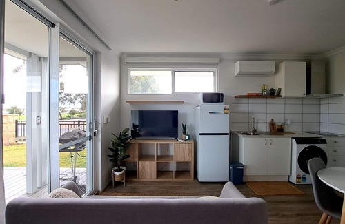 Vasse House | Self-Contained Studio in Kealy, Vasse – Private, Modern & Central- Vasse Apartment