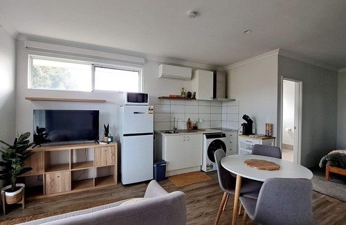 Vasse House | Self-Contained Studio in Kealy, Vasse – Private, Modern & Central- Vasse Apartment