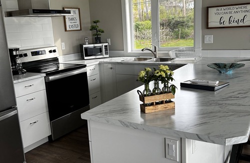 Chemainus Apartment | Self contained suite, all you will need for your stay in Oceanside Chemainus.nn