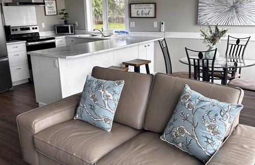 Chemainus Apartment | Self contained suite, all you will need for your stay in Oceanside Chemainus.nn