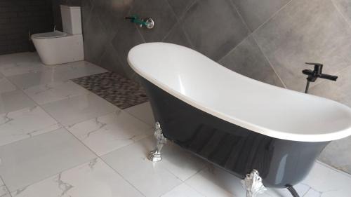 Greater Johannesburg Metropolitan Area Apartment | Self serviced cute and comfy nestled in the heart of lenasia