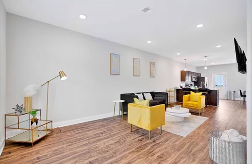 Clarksville Apartment | Selfie Wall Fast Wi-Fi W/D 2 Master BRs