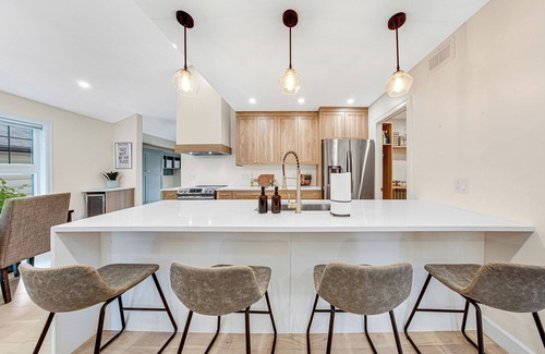 Saskatoon House | Selina's House - 2 Bed 2 Bath - Gordie Howe Arena - Beautiful Modern Build