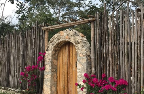Francisco Uh May Cabin | Selvaluna Eco-chic cabinnn
