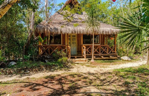 Francisco Uh May Cabin | Selvaluna Eco-chic cabinnn