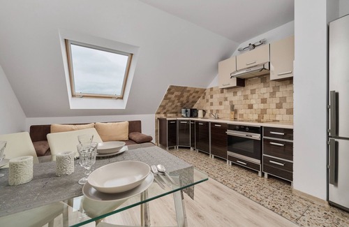 Brochow Apartment | Semaforowa Apartment Wroclaw by Renters