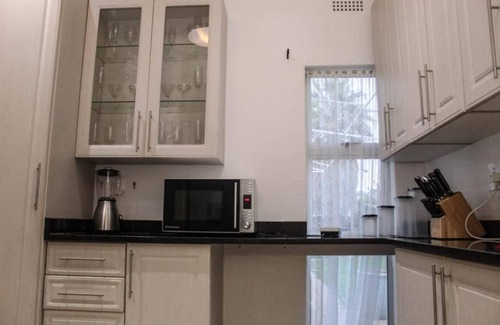 Flora Park House | Semeni Asante Guesthouse