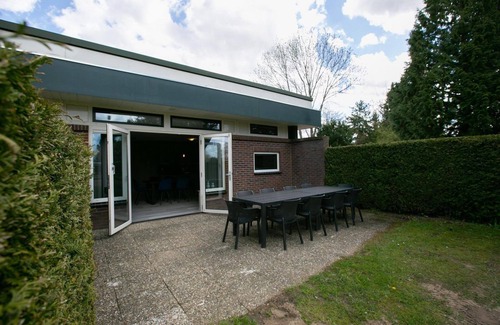 Terwolde House | Semi–detached bungalow for 10 people with a sauna