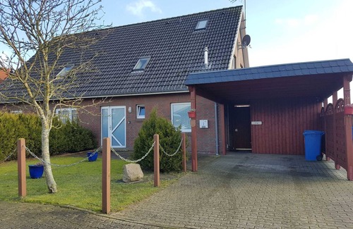 Friedrichskoog House | Semi-detached house Bark