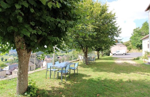 Lorcieres Cottage | Semi-detached house in Lorcières with BBQ, pets allowed