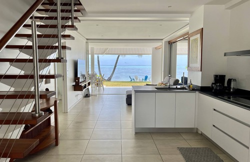 Hauru House | Semi-detached villa in Haapiti by the sea