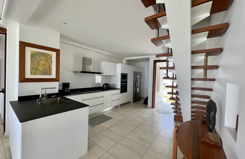 Hauru House | Semi-detached villa in Haapiti by the sea