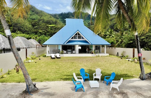 Hauru House | Semi-detached villa in Haapiti by the sea