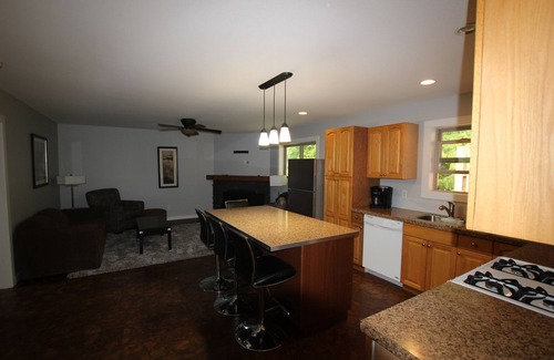 Blind Bay House | Semi Lakefront 2 Bedroom Private Suite