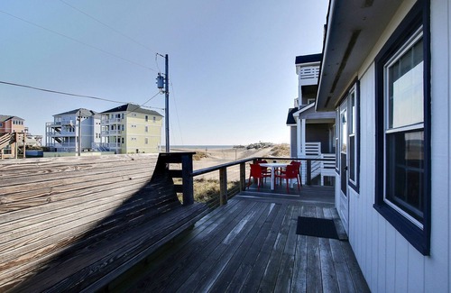 Rodanthe House | Semi Oceanfront/2 king,1 queen/handicap friendly/deck w/ocean & sound views