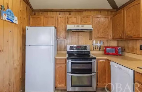 Sea Oats House | Semi oceanfront 4 bedroom home in Salvo! It’s pet friendly. Walk to the beach.