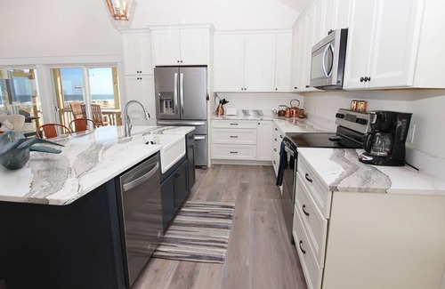 Carova Beach House | Semi-Oceanfront, Wild Horses, Hot Tub, Ocean Views! 4x2000, Sandfiddler Inn
