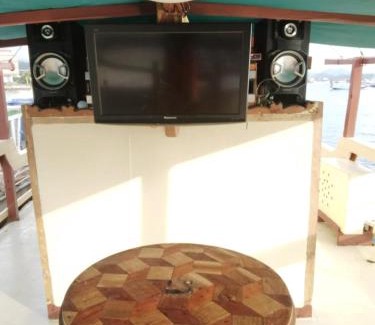 Labuan Bajo Boat Rental | Semi Phinisi boat Labuan Bajo Komodo Tour