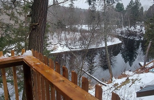 Katrine House | Semi rural loft getaway on the river