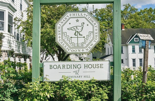 Callicoon House | Seminary Hill Boarding House Apartment 1 by AvantStay | Callicoon