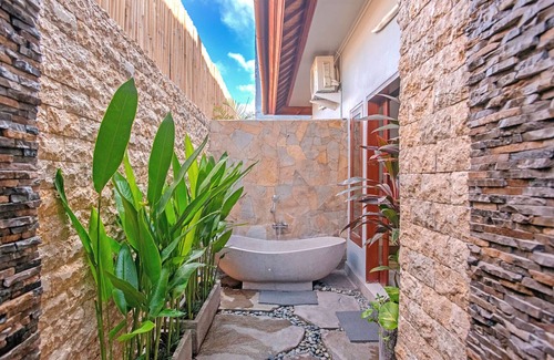 Laksmana Villa | SEMINYAK BEACH - Villa Ellen - SENSATIONAL REVIEWS - 150metres to the Beach