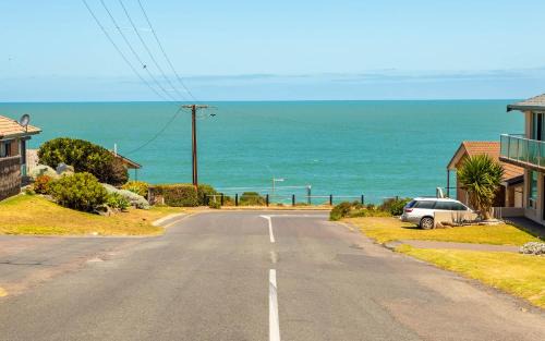 Port Elliot House | Sempri Domani 3 Carfax St Port Elliot- No Linen Included