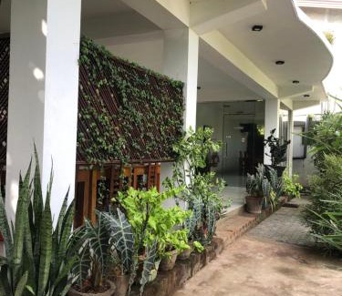 Polonnaruwa Hotel | Senanayaka Holiday Inn