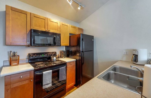 Blenman-Elm Apartment | Seneca Casita (Mike Morgan)