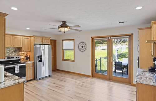 Himrod House | Seneca Lakefront | Hot Tub/Movie Theater/16 guest