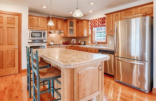 Town of Benton Cottage | Seneca Manor: "Right Along Seneca Lake Wine Trail - Near Geneva!"