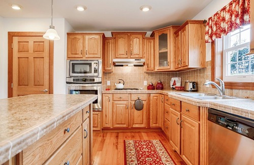 Town of Benton Cottage | Seneca Manor: "Right Along Seneca Lake Wine Trail - Near Geneva!"
