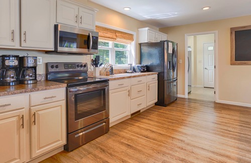 Himrod House | Seneca Shores: Attention Wine Trail and Lakefront Enthusiasts!