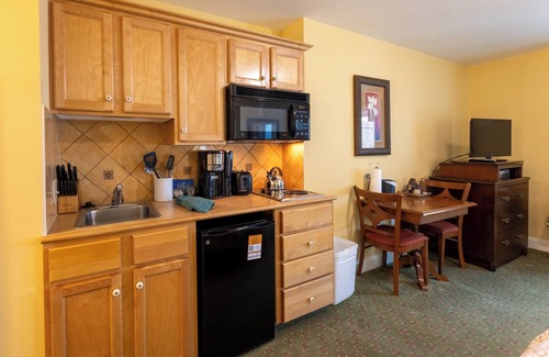 Snowshoe Hotel | Seneca