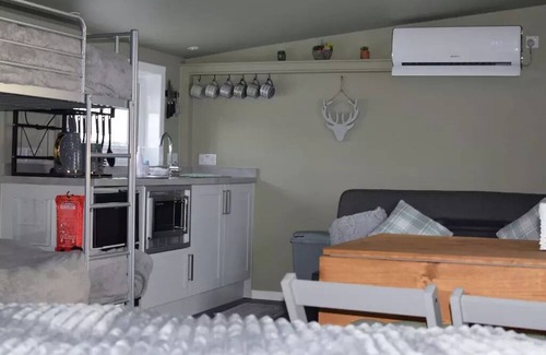 Lybster Cabin | Senga - Cosy Coastal Cabin Sleep 4 + 2 Dogs