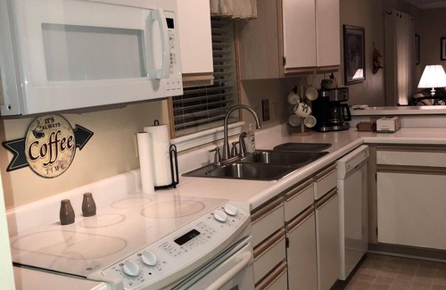 Table Rock Condo | SENIORS LOVE THIS WALK-IN! WALK IN SHOWER KING BEDS RECLINERS TALL TOILETS