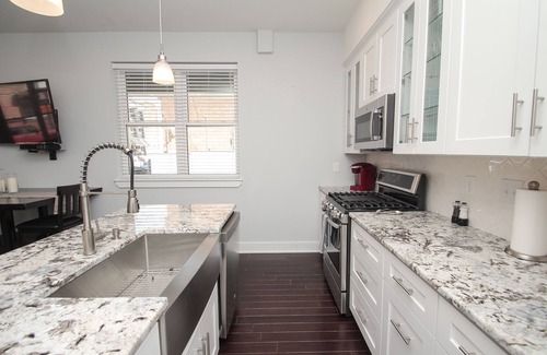 Newbold House | Sensational 3Bed/2Bath w/GATED PARKING! Sleeps 10!