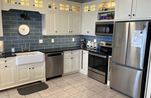 Port Clinton House | Sensational Lakefront Beach House - 4 bed/3 bath w/heated pool and hot tub