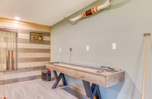 Marmot House | Sensational Private Mountain Lodge on 10 Acres, Pet Friendly, StarLink, Pool Table, Games, FireTable
