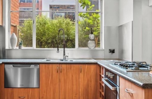 South Yarra Apartment | Sensational, Stylish and so very South Yarra. 2BR